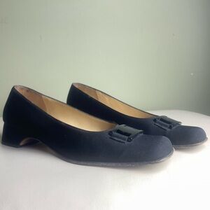 VINTAGE Salvatore Ferragamo Classic Black Ferragamo branded low heeled Sz 9.5